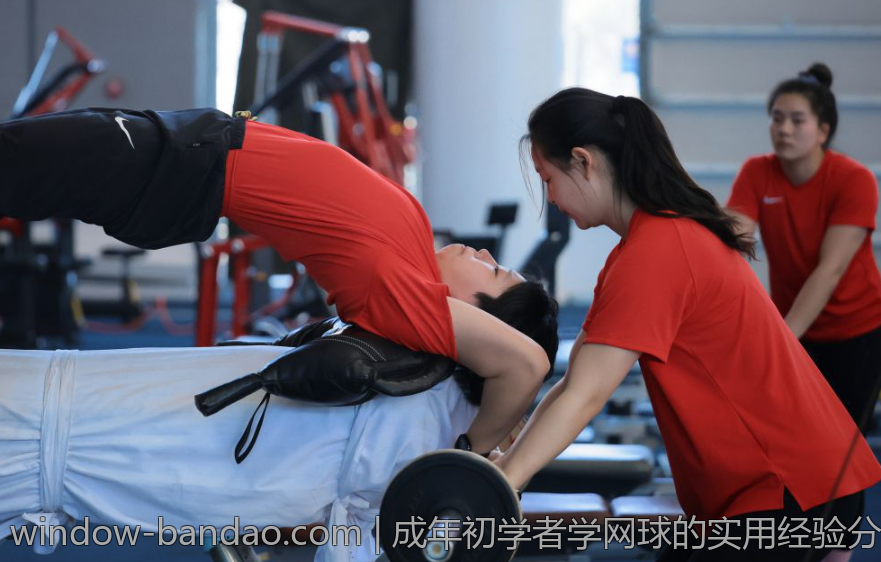 成年初学者学网球的实用经验分享